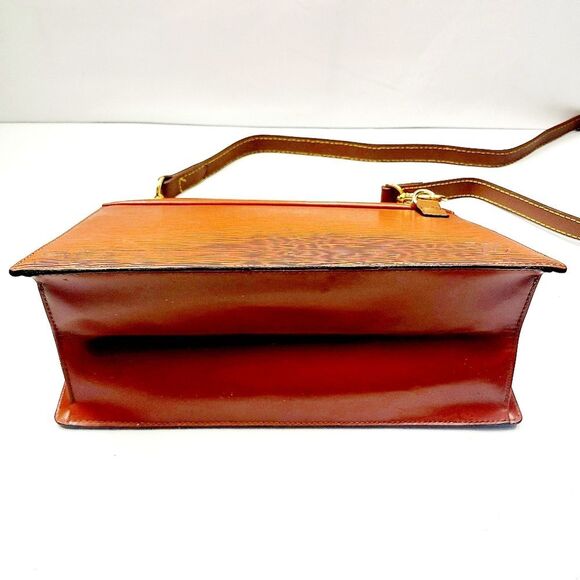 Louis Vuitton Epi Shoulder Bag - Picture 4 of 6